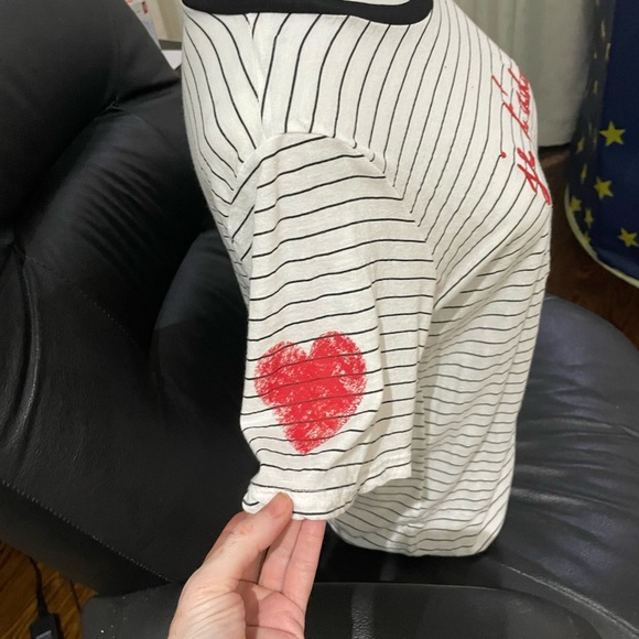 Excellent condition small t with embroidery - Picture 2 of 3